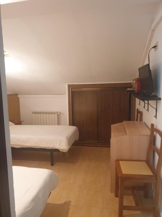 Hostal El Descanso Madrid Exterior foto
